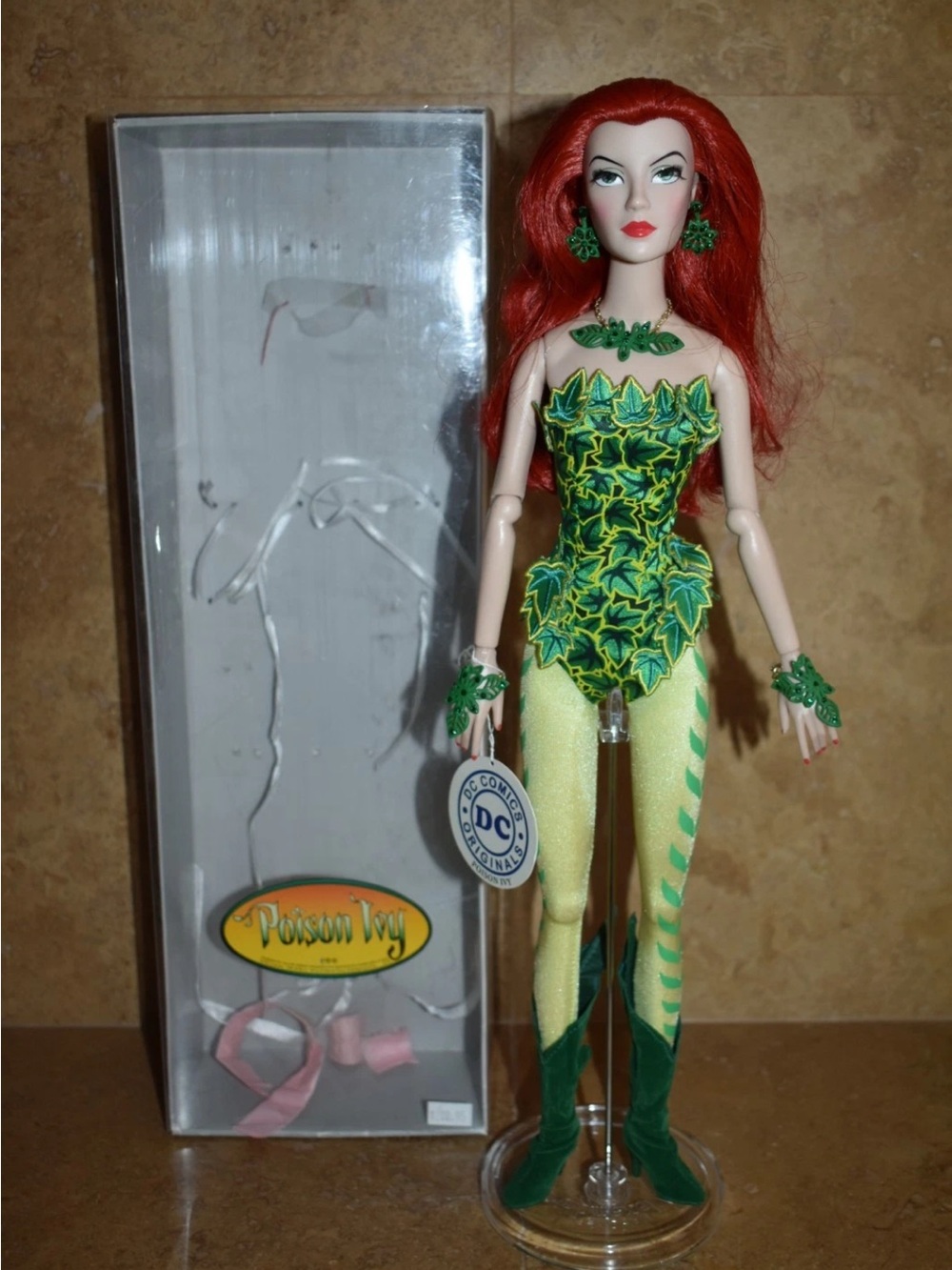 Madame Alexander X DC COMICS LIMITED EDITION 17" DOLL FIGURE BATMAN POISON IVY - Picture 2 of 12